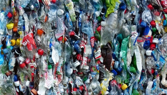 El Parlamento Europeo aprueba prohibir los plásticos de un sólo uso