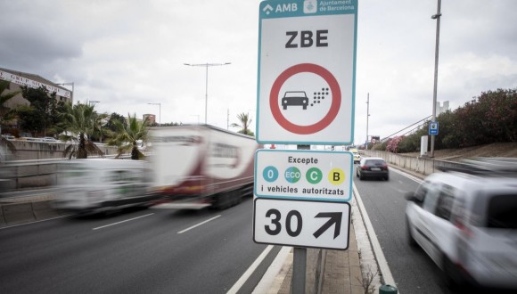 Los Verdes piden a la Comisión Europea que defienda la ordenanza ZBE en Barcelona tras la sentencia del TSJC