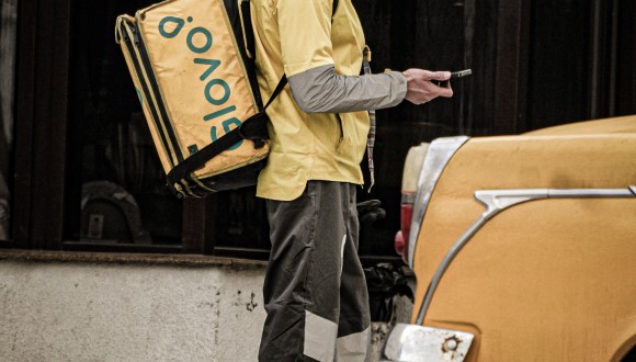 El Parlamento Europeo da un primer paso para proteger a los trabajadores de plataformas