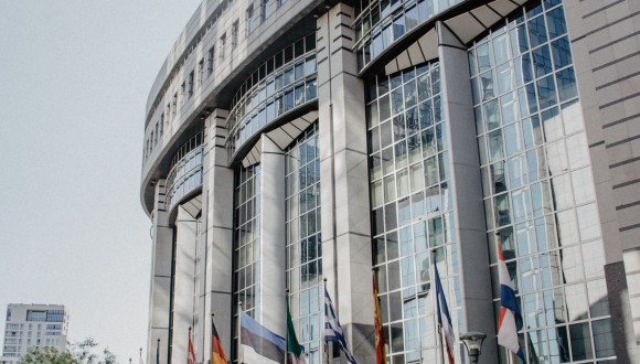 El Parlament Europeu vota a favor d’un òrgan ètic i demana a la Comissió Europea que actuï amb urgència